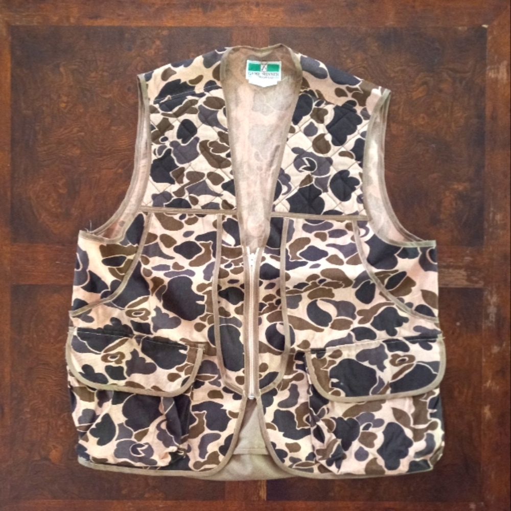Game Winner Sportswear duck camo multi pocket vest size large